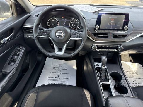 Used 2025 Nissan Altima 2.5 SV FWD image 15