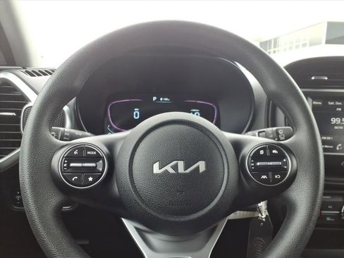 Used 2023 Kia Soul LX w/ LX Technology Package image 27
