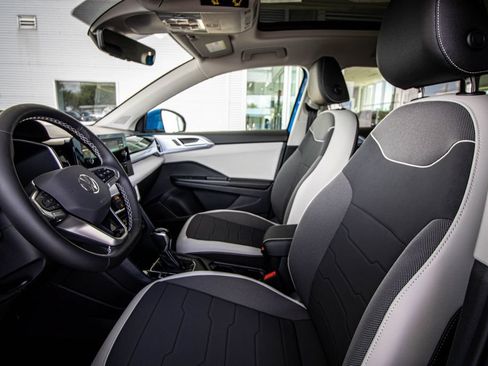 New 2026 Volkswagen Taos SE FWD image 24