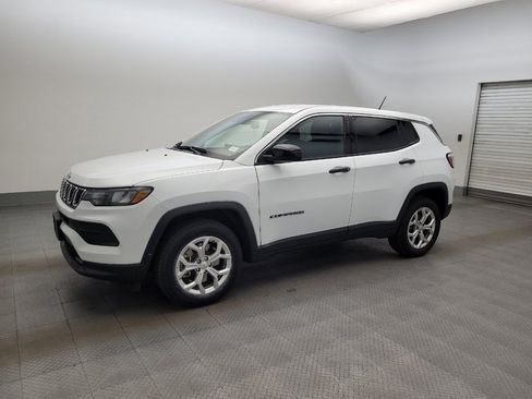 Used 2024 Jeep Compass Sport AWD/4WD image 2
