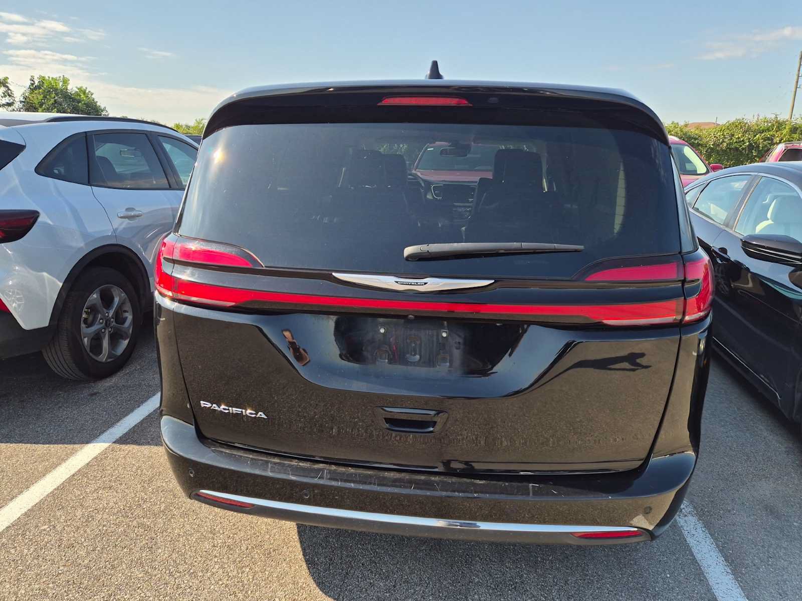 Used 2024 Chrysler Pacifica Touring-L FWD image 6