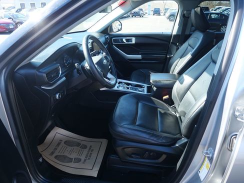 Used 2020 Ford Explorer XLT w/ Equipment Group 202A image 10