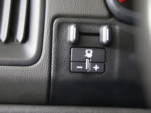 Used 2018 Chevrolet Colorado ZR2 w/ ZR2 Midnight Special Edition image 22