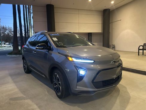 Used 2023 Chevrolet Bolt EUV Premier w/ Sun & Sound Package image 2