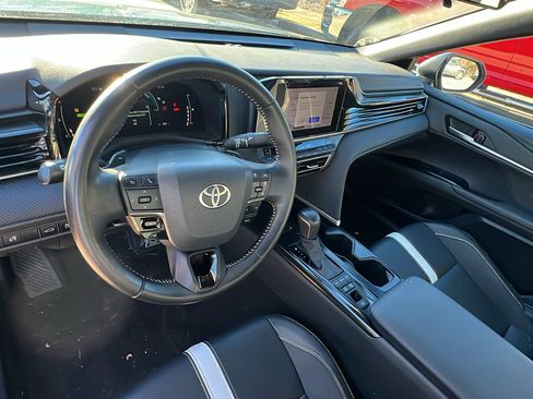 Used 2025 Toyota Camry SE image 25