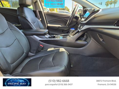 Used 2016 Chevrolet Volt LT w/ Comfort Package FWD image 18