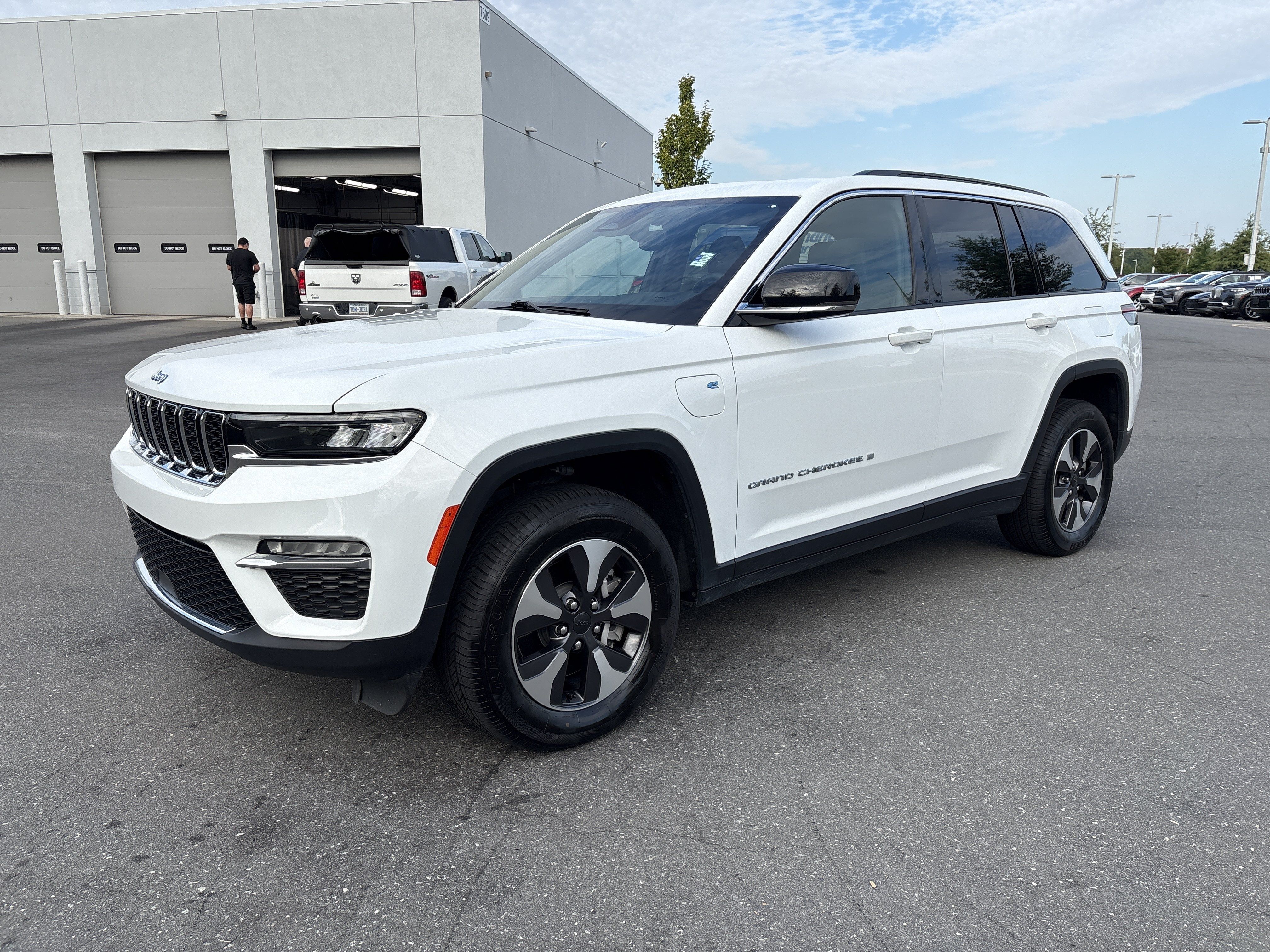 Used 2024 Jeep Grand Cherokee Limited 4xe AWD/4WD image 5