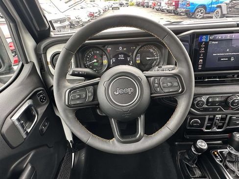 Used 2024 Jeep Wrangler Unlimited w/ Convenience Group AWD/4WD image 15