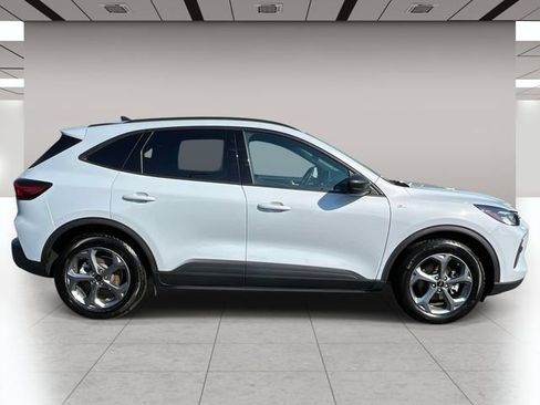 Used 2025 Ford Escape ST-Line FWD image 2