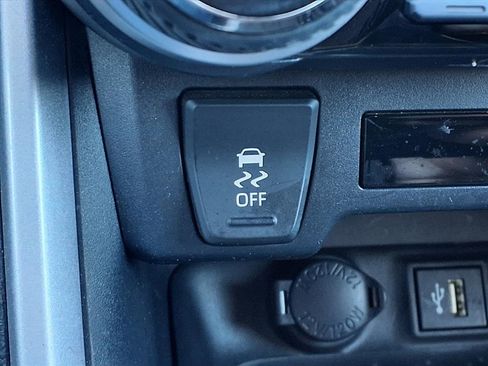 Used 2023 Toyota RAV4 XLE Premium image 13