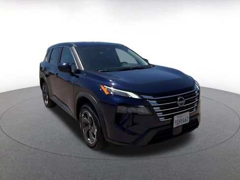 Used 2025 Nissan Rogue SV FWD image 3