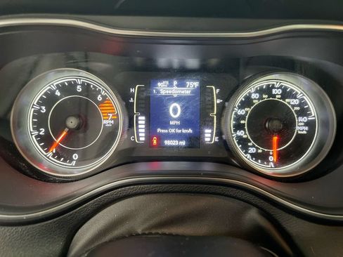 Used 2021 Jeep Cherokee Latitude Plus w/ Sun & Sound Group AWD/4WD image 12