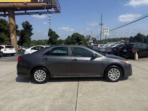 Used 2012 Toyota Camry LE FWD image 8