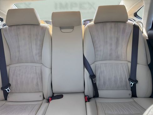 Used 2018 Lexus LS 500h w/ Luxury Package image 13