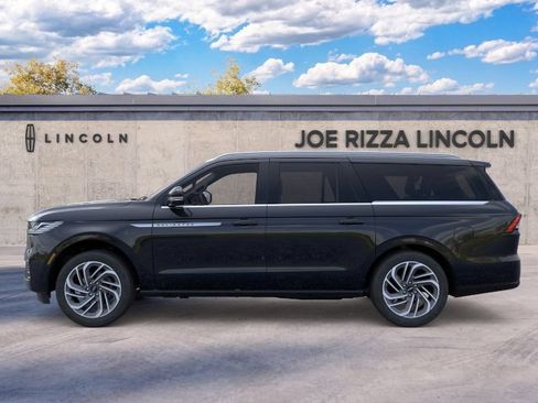 New 2025 Lincoln Navigator L Reserve AWD/4WD image 3