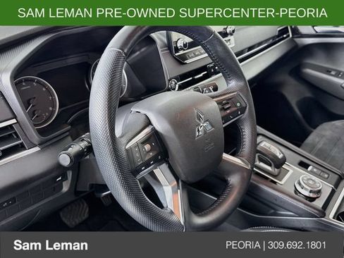 Used 2024 Mitsubishi Outlander AWD image 11