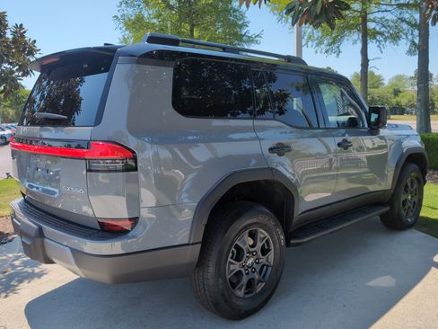 Used 2025 Lexus GX 550 image 10