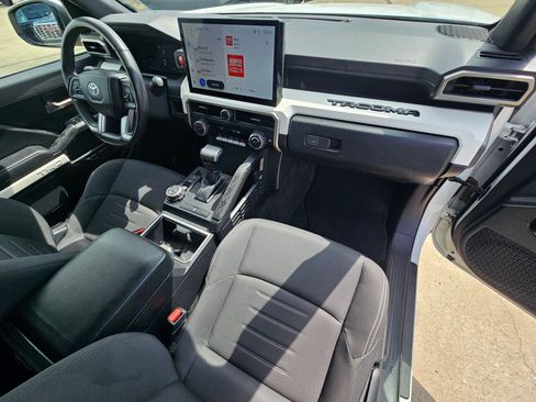 Used 2024 Toyota Tacoma TRD Off-Road image 32