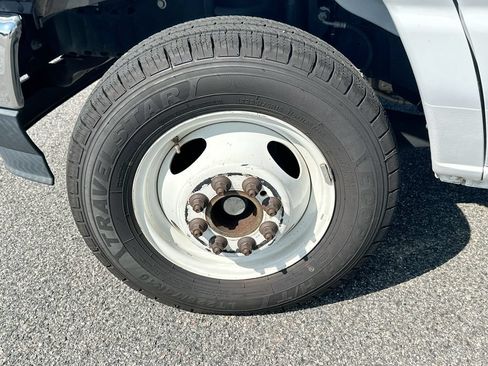 Used 2022 Ford E-450 and Econoline 450 Super Duty RWD image 23