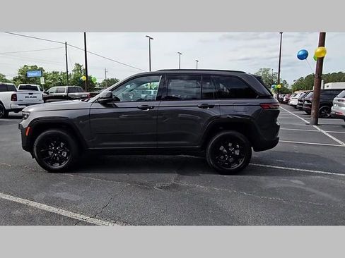 New 2025 Jeep Grand Cherokee Altitude image 26
