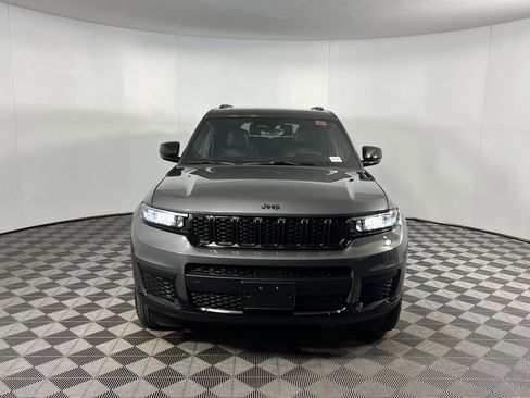 Certified 2025 Jeep Grand Cherokee L Altitude image 6