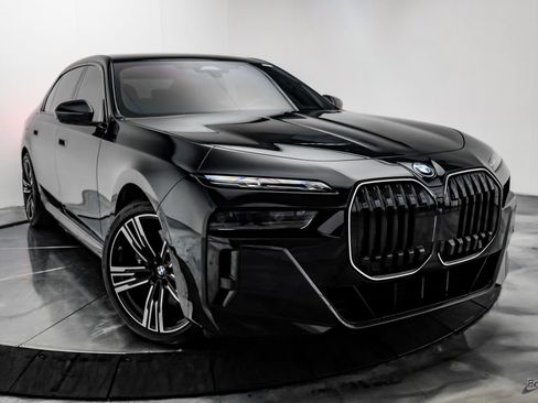 Used 2025 BMW i7 xDrive60 w/ Executive Package AWD/4WD image 25