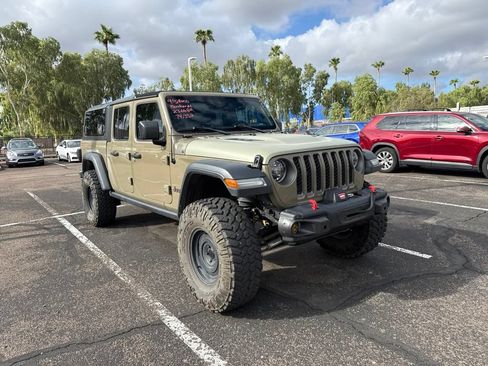 Used 2020 Jeep Gladiator Rubicon AWD/4WD image 3