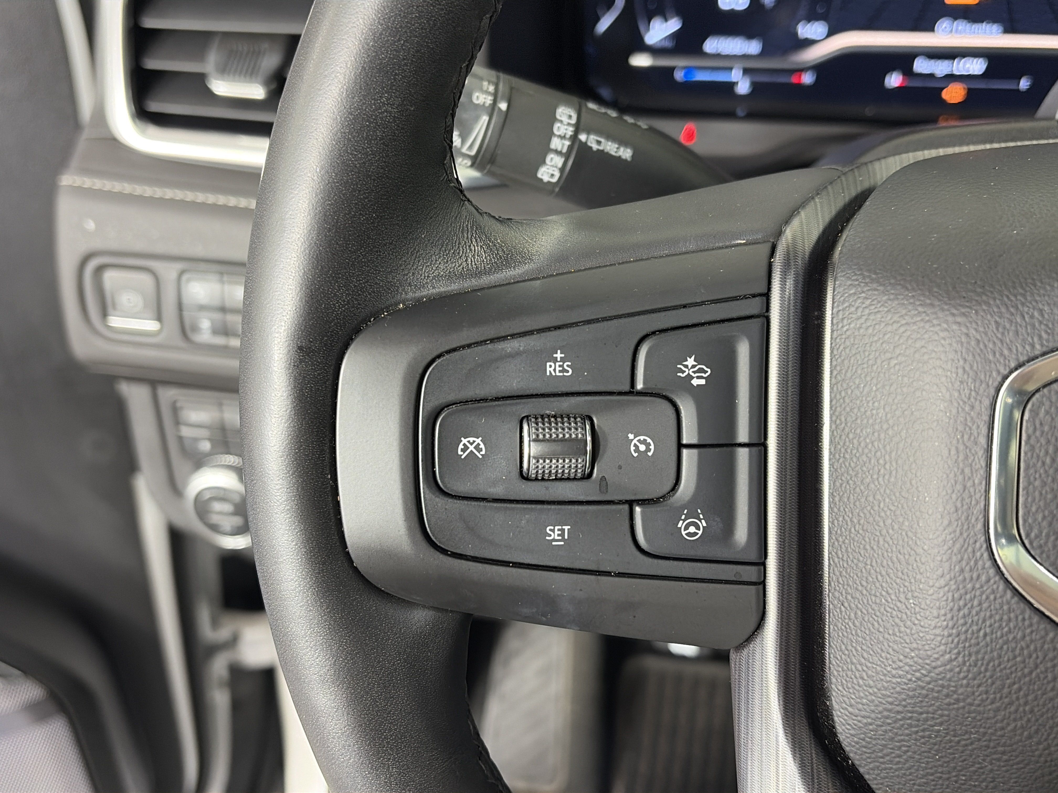 Used 2023 GMC Yukon Denali Ultimate AWD/4WD image 36