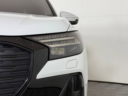 Used 2024 Audi Q4 e-tron Prestige image 10