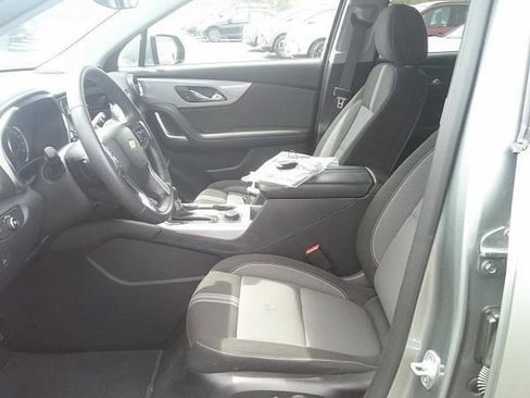 Used 2025 Chevrolet Blazer LT AWD/4WD image 8