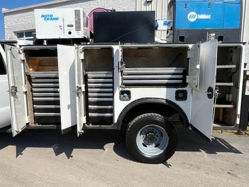 Used 2016 Ford F550 4x4 SuperCab Super Duty image 12