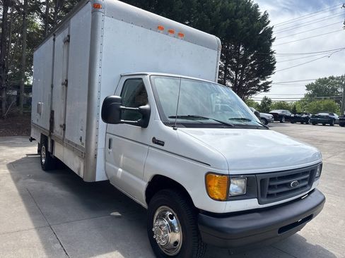 Used 2003 Ford E-450 and Econoline 450 RWD image 8