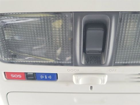 Used 2018 Subaru Forester 2.5i Premium w/ All-Weather Package image 32