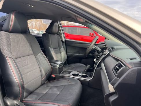 Used 2017 Toyota Camry SE image 27