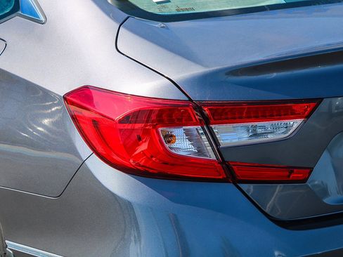 Used 2018 Honda Accord Touring image 10