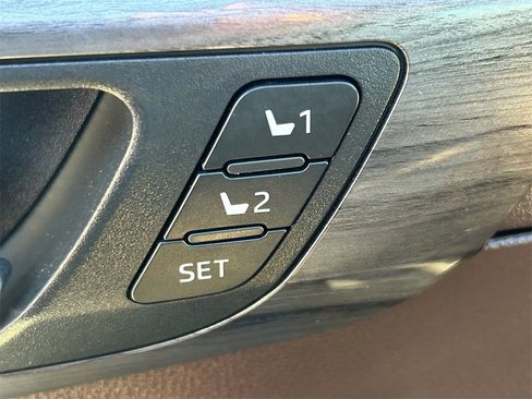 Certified 2022 Toyota Highlander Platinum image 26