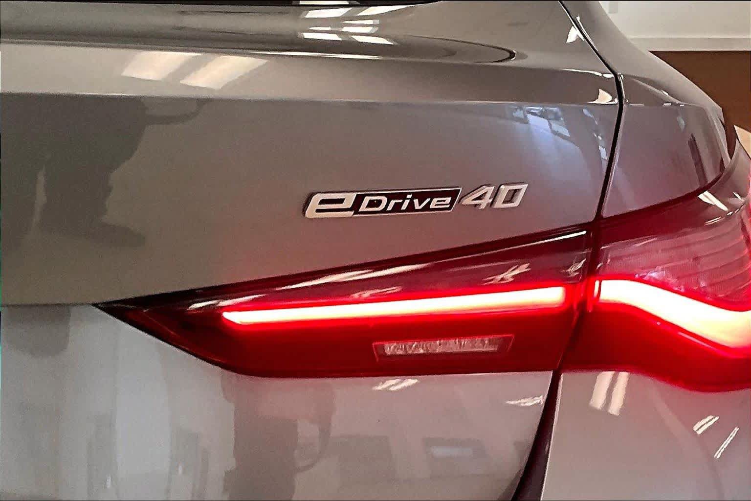Used 2025 BMW i4 eDrive40 w/ Premium Package RWD image 9