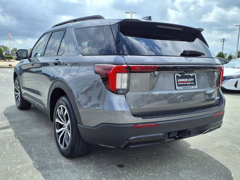 Used 2025 Ford Explorer ST-Line AWD/4WD image 2