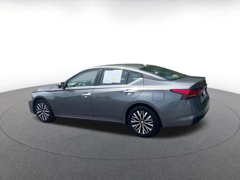 Used 2025 Nissan Altima 2.5 SV image 10