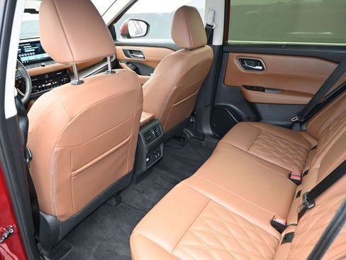 Used 2025 Nissan Rogue Platinum w/ Platinum Premium Package image 14