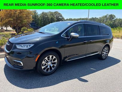 Used 2024 Chrysler Pacifica Pinnacle