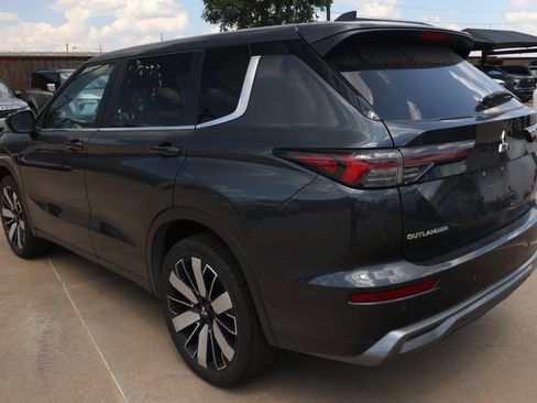 Used 2025 Mitsubishi Outlander SE FWD image 7