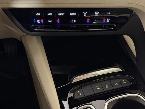 Used 2023 Buick Envision Avenir FWD image 17