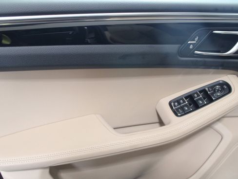 New 2026 Porsche Macan AWD/4WD image 16