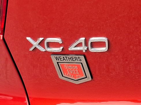 Used 2019 Volvo XC40 T5 Momentum image 32