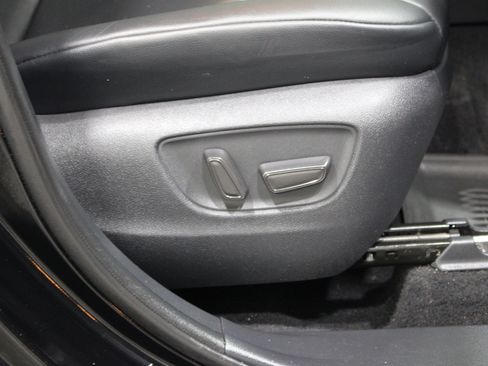 Used 2020 Toyota Highlander XLE AWD/4WD image 26