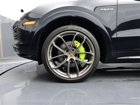 Used 2022 Porsche Cayenne E-Hybrid Coupe image 6
