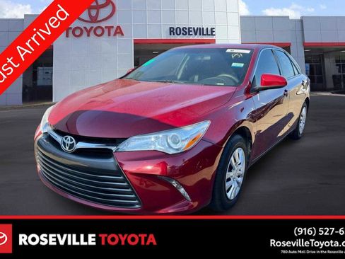 Used 2017 Toyota Camry LE FWD image 1