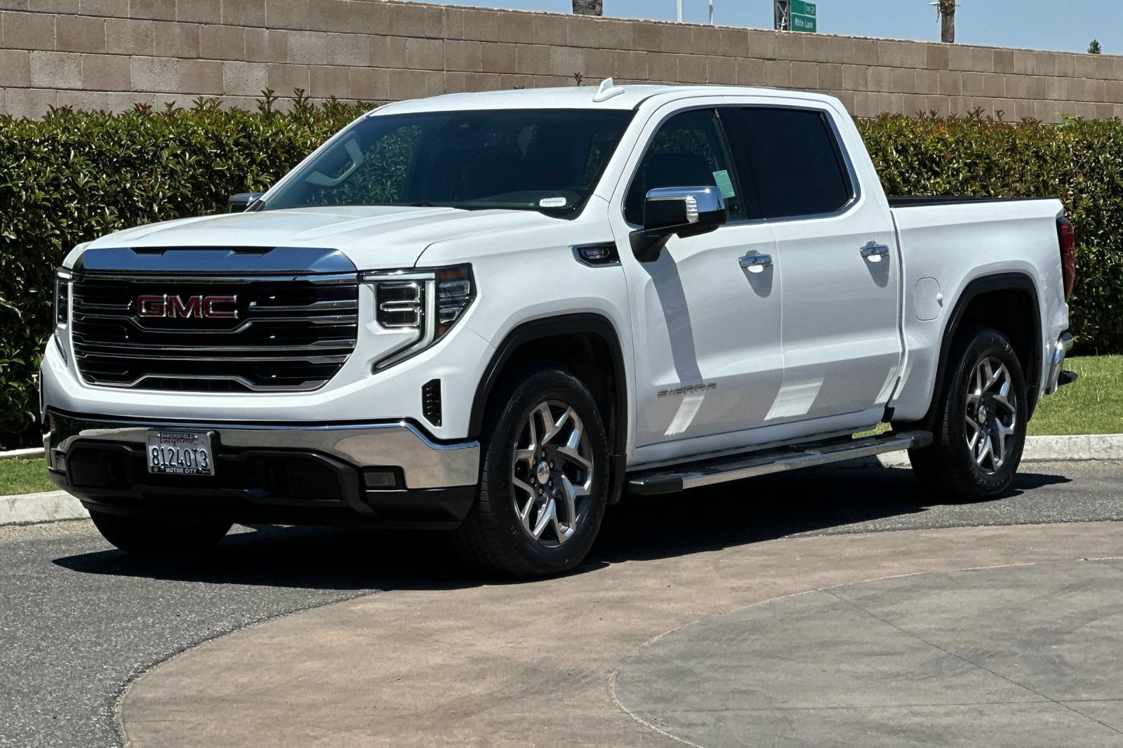 Used 2023 GMC Sierra 1500 SLT w/ SLT Premium Package RWD image 8