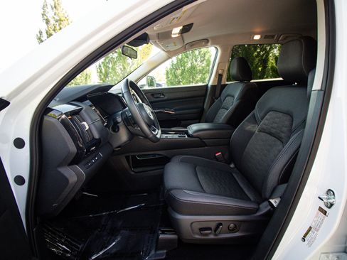 Used 2025 Nissan Pathfinder SV AWD/4WD image 16